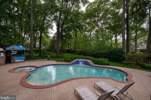 1803 Cool Spg Dr, Alexandria VA 22308-1630 exterior