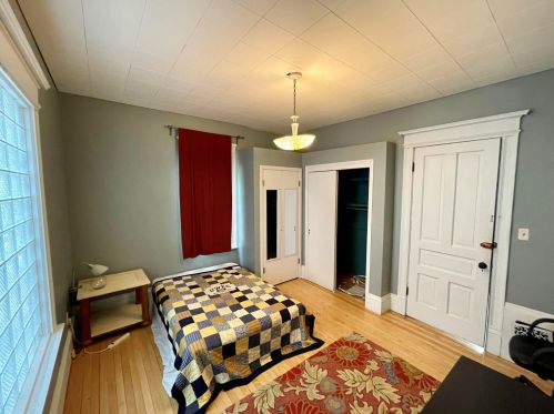 2627 Murray Ave, Milwaukee WI 53211-3624 exterior