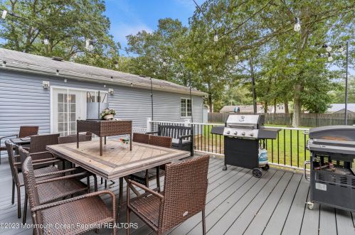 37 Chain Blvd, Berkeley Township NJ 08721-1925 exterior