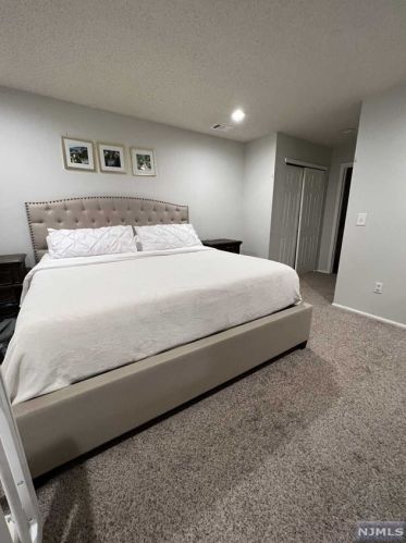 1249 Mulberry Dr, Mahwah NJ  07430-2352 exterior