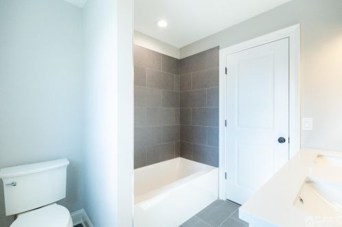 20 Linden Ave, Edison NJ 08817-3208 exterior