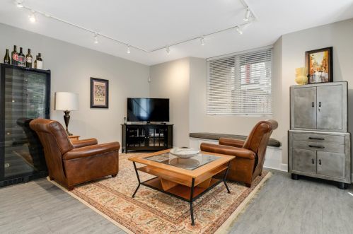 1048 Barry Ave, Chicago IL 60634-4610 exterior