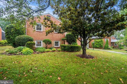 1327 Juliana Pl, Alexandria, VA 22304-1514