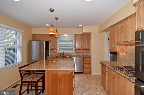 7331 Lewinsville Park Ct, Mc Lean VA  22101-5633 exterior