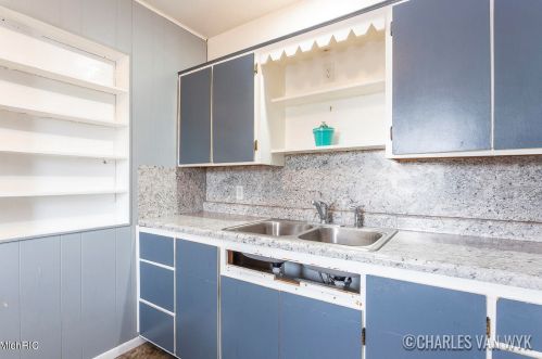 305 Jones St, Grant MI 49327-9143 exterior