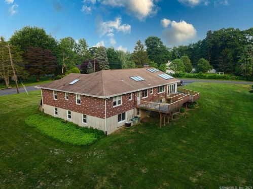 22 Longfellow Rd, Huntington, CT 06484-1657