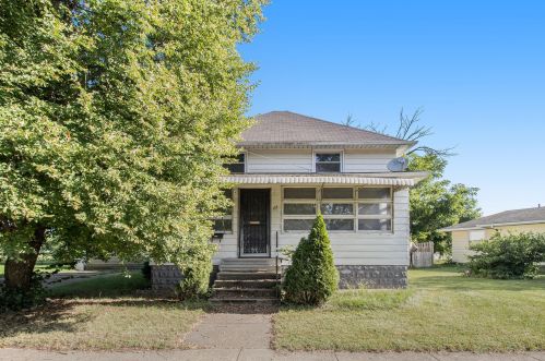 111 River Dr, Three Rivers, MI 49093-1677