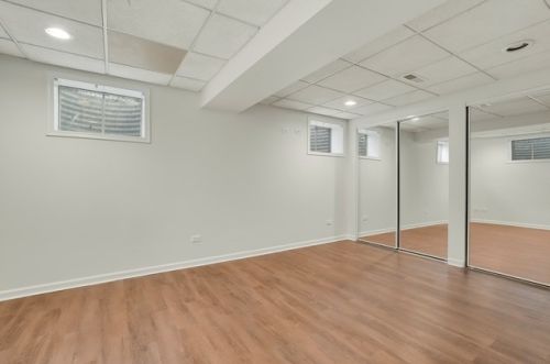 1715 Vlg Ct, Bull Valley IL 60014-2010 exterior