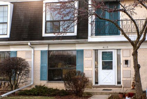 4115 Continental Dr, Waukegan, IL 60087-1806