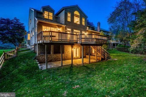 7621 Laurel Leaf Dr, Rockville MD 20854-1768 exterior