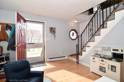 77 Phillips St, Woonsocket, RI 02895-6729