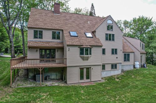 18 Tonga Dr, Concord, NH 03304-4817