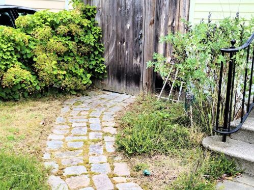 23 Sharon St, Providence RI 02908-4218 exterior