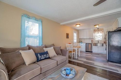 24 Hill Rd, Springfield, MA 01109-1430