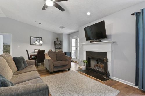 1339 Keys Crossing Dr, Atlanta, GA 30319-4033