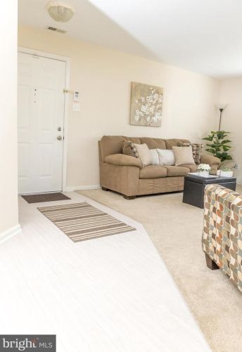 404 Ashton Ln, New Castle, DE 19720-3957