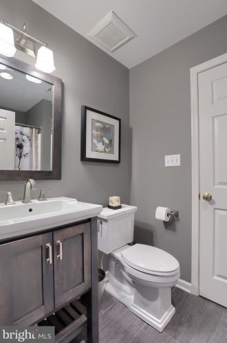 34 Red Leaf Ln, Lancaster PA 17602-7000 exterior