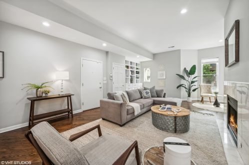 626 Buckingham Pl, Chicago, IL 60657-6541