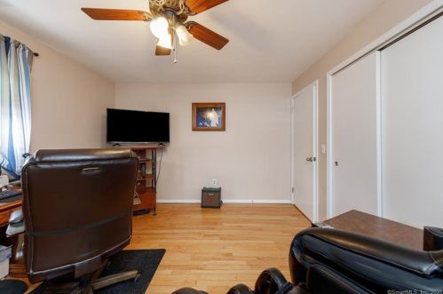 27 Seagrave St, Killingly CT 06239-4129 exterior