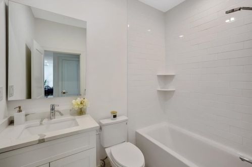 946 Saratoga St, Boston MA exterior