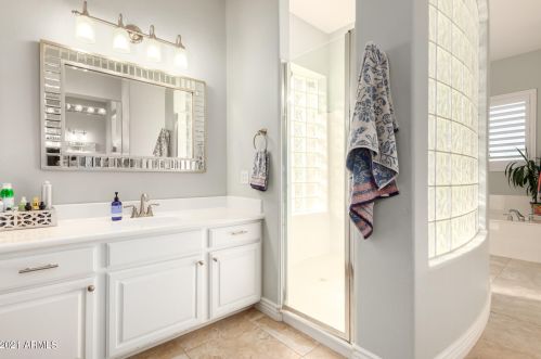 23002 52nd St, Phoenix AZ 85018-4402 exterior