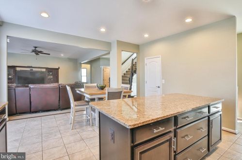 16609 Fox Chase Ct, Leesburg VA 20176-7845 exterior