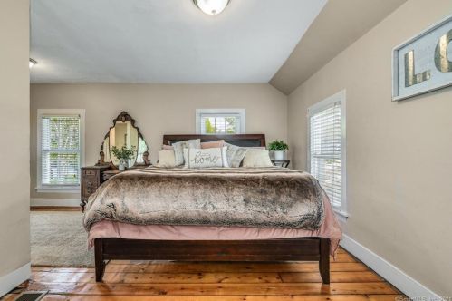 81 Clark St, Milford CT 06460-3202 exterior