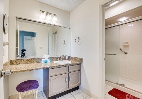 22 Carriage Pl, Edison NJ 08820-4020 exterior