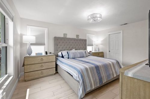 124 Willowick Dr, Naples FL 34110-1361 exterior