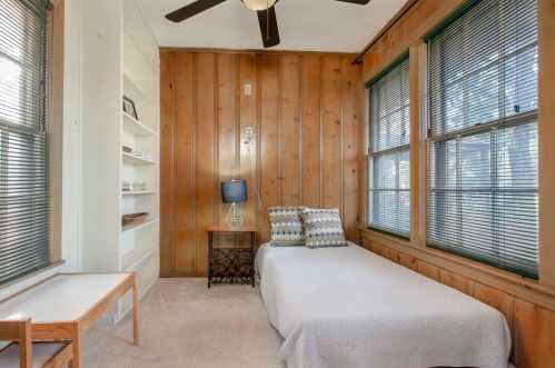 214 8 St, Irving TX 75060-5210 exterior