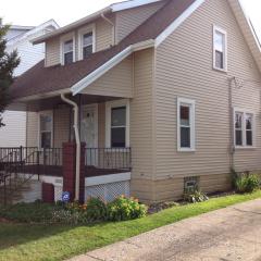 20200 Tracy Ave, Cleveland, OH 44123-3039