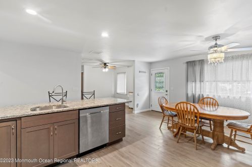 37 Chain Blvd, Berkeley Township NJ 08721-1925 exterior