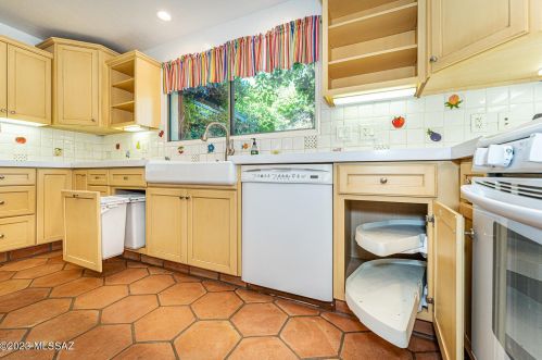 5925 Mina Vis, Tucson AZ 85718-4128 exterior