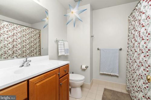 5 Wheatfield Ct, Columbus NJ  08022-1977 exterior