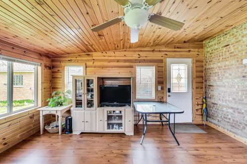 8236 Berwyn Ave, Chicago IL 60656-1455 exterior