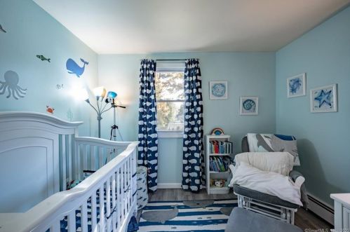 84 Spg St, Windsor Locks CT 06096-2207 exterior