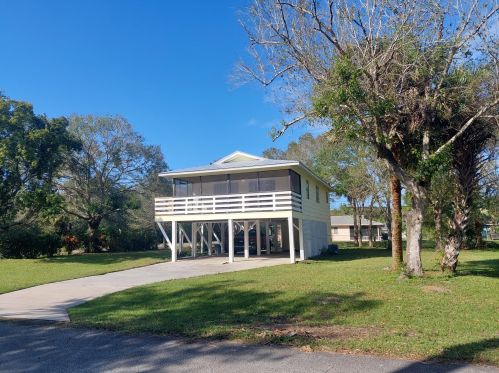 5000 Seminole Rd, Fort Pierce FL  34951-2106 exterior