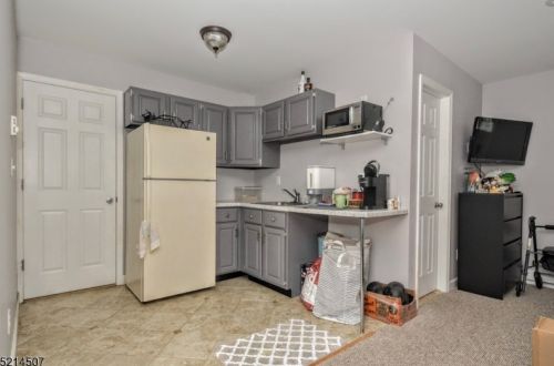 84 Morris Ave, West Milford Lakes NJ  07480-1121 exterior