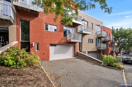 9 Vela Way, Edgewater NJ 07020-1564 exterior