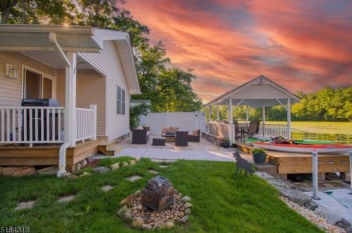 14 Hilltop Rd, Andover NJ  07821-2936 exterior