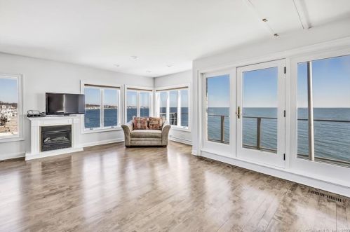 4 Lawrence Ct, Milford CT 06460-7336 exterior