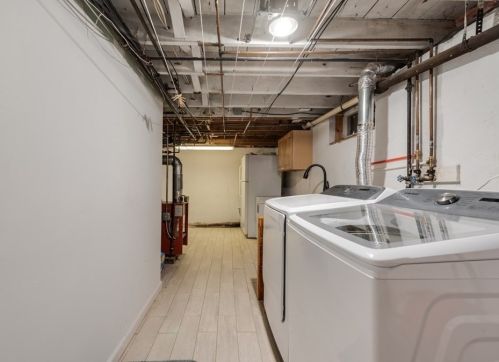 31 Ravenwood St, Springfield MA 01119-2202 exterior