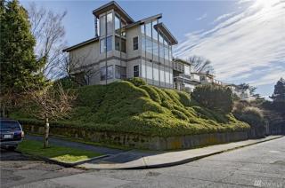 821 Blaine St, Seattle WA  98199-3952 exterior