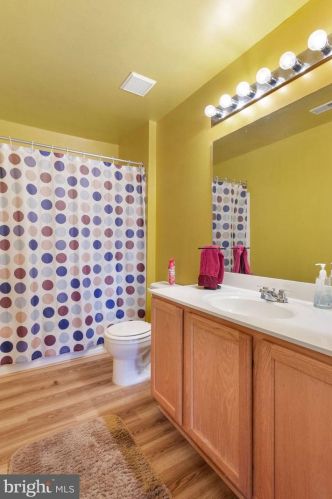 37 Louvain Dr, Hanover PA 17331-8696 exterior