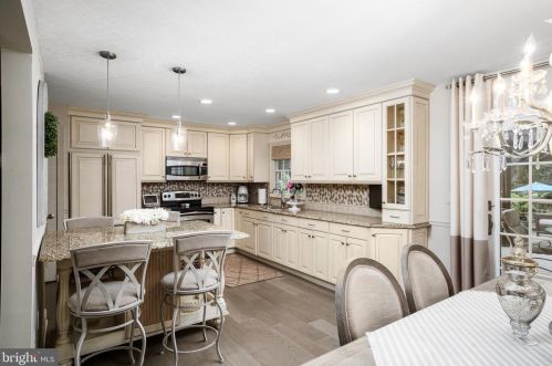 50 Crestwood Dr, Trenton NJ 08690-1938 exterior