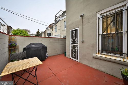 2237 Bainbridge St, Philadelphia PA 19147-2313 exterior