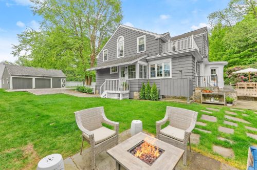 88 Kings Hwy, Westport CT 06880-2422 exterior