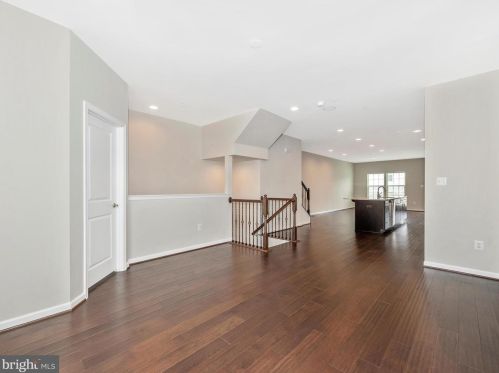 22213 Broadway Ave, Clarksburg MD 20871-3430 exterior