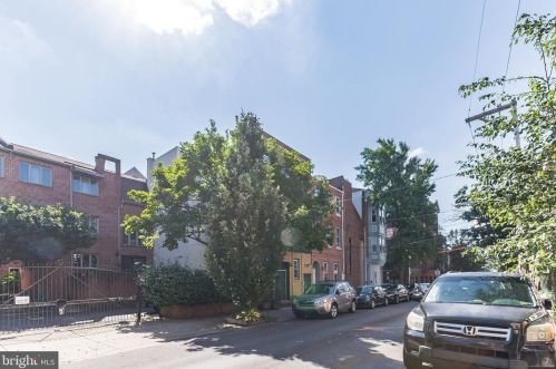 755 3rd St, Philadelphia PA  19147-3342 exterior