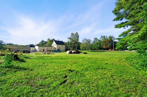 193 Main St, Plaistow NH 03865-3013 exterior